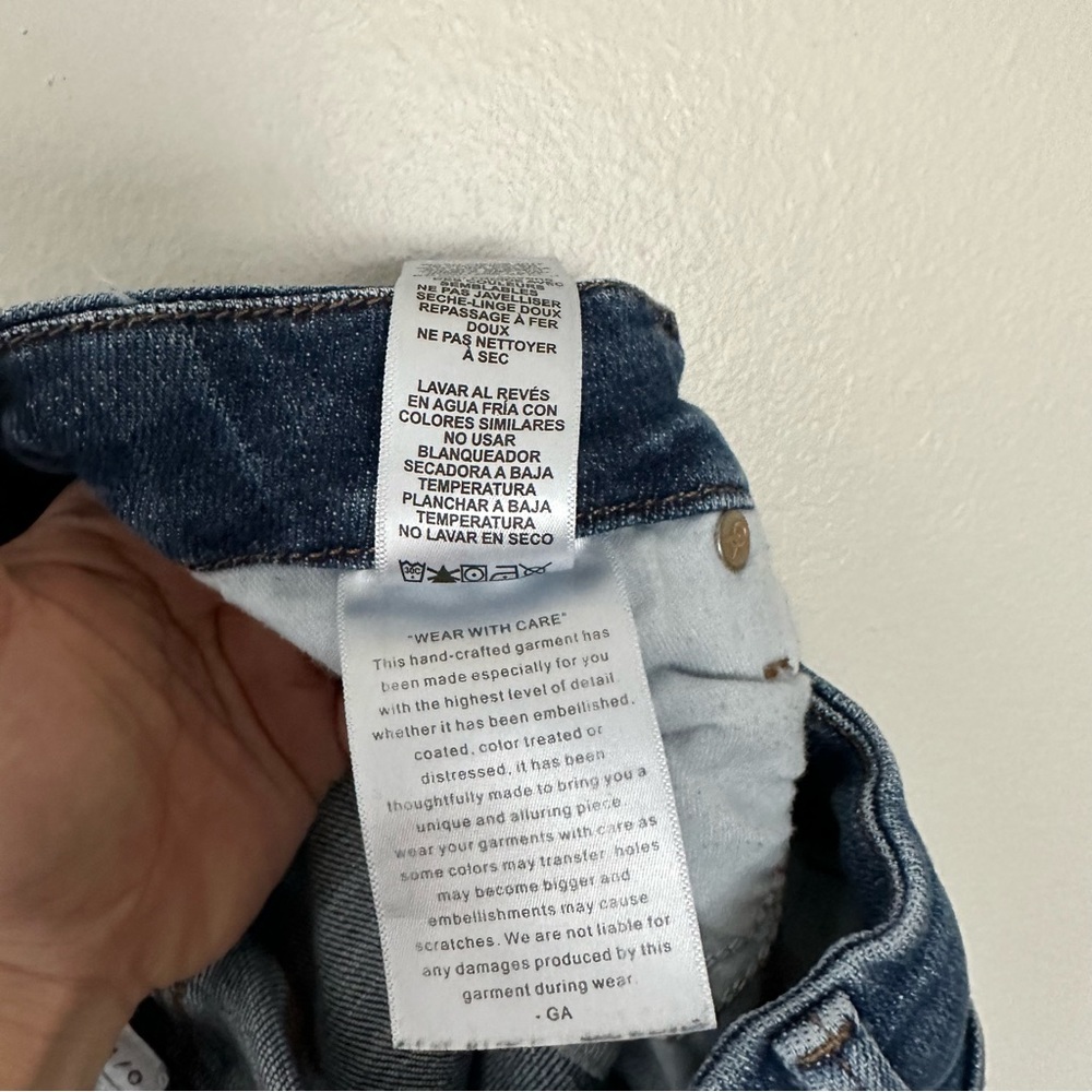 Good American Classic Slim Straight Jeans - Picture 9 of 10